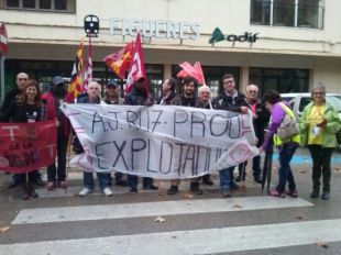 El 'Tren de la Dignitat' circula entre Blanes i Figueres per denunciar els conflictes socials
