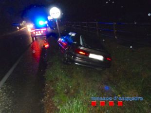 Denunciat un conductor begut que es va accidentar amb el seu fill menor dins el cotxe