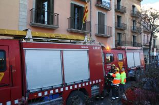 Un mal funcionament en un aparell de calefacció inicia un petit incendi a la seu de CiU a Girona