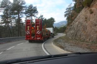 Els nuclis de muntanya volen frenar el pas de camions per la C-26