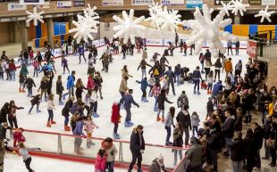 Més de 13.000 patinadors passen per la pista de gel de Girona