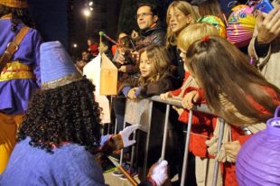 [VÍDEO] La màgia dels Tres Reis Mags omple de gom a gom els carrers de Girona