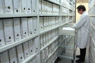 Deu quilòmetres d'expedients al soterrani de l'edifici de la Generalitat a Girona