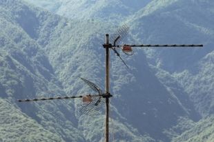 Sabotegen un repetidor a Olot i deixen sense telèfon, ràdio i televisió part de la Garrotxa
