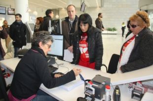 4.000 signatures per demanar que tots els malalts d'Hepatitis C tinguin accés als nous fàrmacs