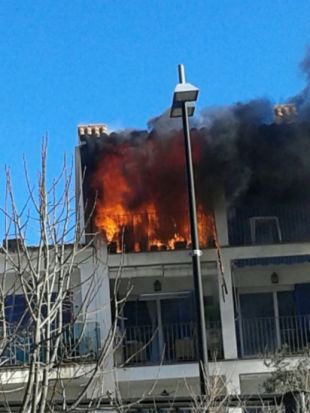 Crema la cuina d'un apartament de Cadaqués sense causar ferits