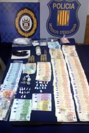 L'operatiu antidroga a Salt acaba amb dos detinguts i 14.500 euros comissats