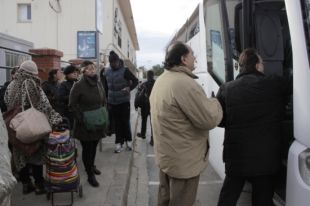 Cinc autocars cobreixen el trajecte ferroviari entre Figueres i Portbou suspès pel vent