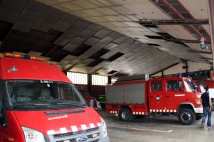 Els Bombers de Girona, cansats d'estar en un parc 'podrit', amb rates i amb material obsolet