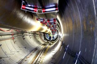 La interconnexió elèctrica dels 400 kV a través dels Pirineus entra en fase comercial 