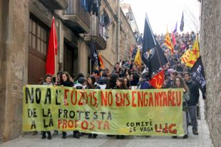 Més de 300 estudiants de la UdG es manifesten en contra del '3+2' de Wert