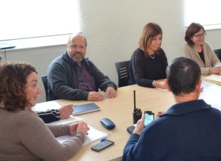 ​L'alcaldessa de Vilobí d'Onyar cessa el primer tinent d'alcalde, Josep Borrell