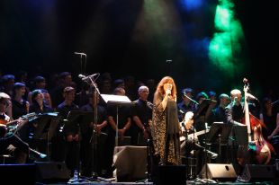Maria del Mar Bonet porta Calders, Espriu i Roselló-Pòrcel a Olot