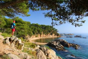 Creen un nou producte turístic per fer el Camí de Ronda a peu i per etapes