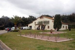 Assalten una masia de Sant Gregori i lliguen amb brides la propietària, el seu fill i una empleada