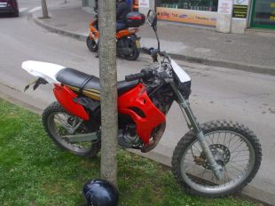 Un motorista drogat i begut protagonitza una persecució a Girona