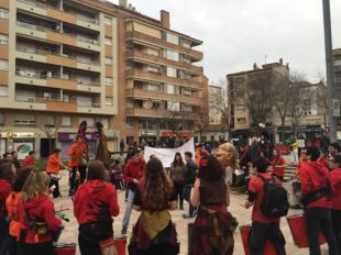 Una rua musical reivindica el poder dels joves a Girona