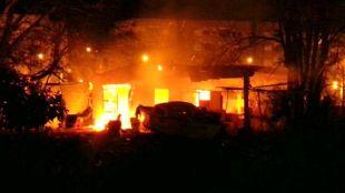 Un foc calcina una casa situada als afores de Blanes sense causar ferits