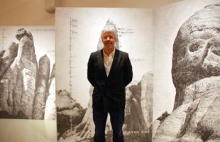 Lluís Hortalà reinterpreta les mítiques roques de la muntanya Montserrat a l'exposició 'Temptacions'