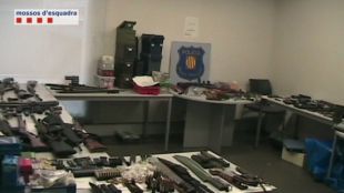 Detingut per tenir un arsenal d'armes a Planoles i Barcelona