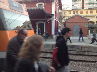 Una avaria de frens obliga a transbordar els passatgers d'un tren de la línia R3 de Rodalies