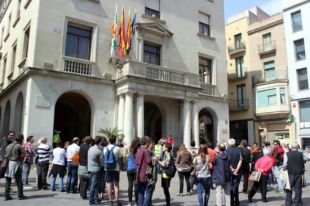 Onze entitats gironines es concentren en contra la 'Llei Mordassa' a Figueres