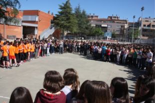 Instituts i escoles gironines guarden silenci i reflexionen sobre la violència a les aules