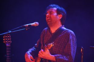 Roger Mas repassa les cançons que han marcat la seva trajectòria en un concert únic a Girona