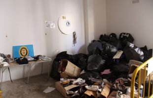 Comissen 250 kg de material a Roses de venedors ambulants il·legals