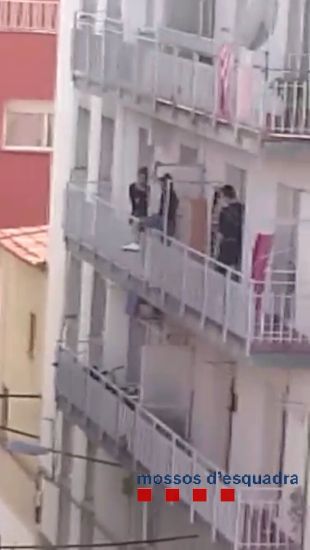 Detenen 'in fraganti' cinc menors d'edat a Girona robant en un habitatge