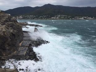 La forta tramuntana obliga a suspendre el festival Randemar d'El Port de la Selva