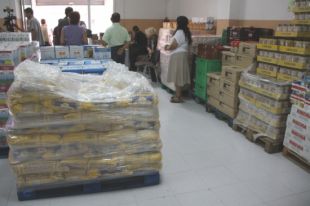 S'estabilitza el nombre de famílies gironines pobres que reben menjar