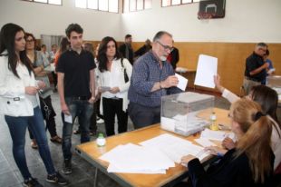 Els alcaldables de Salt voten en unes municipals 'incertes'