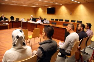 Jutgen els narcos que van envestir amb el cotxe a la Guàrdia Civil per escapar