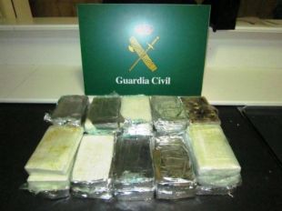 Detingut a la Jonquera amb 30,3 quilos de cocaïna amagats al cotxe