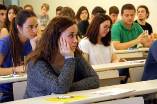 Arrenquen amb total normalitat els exàmens de selectivitat a Girona