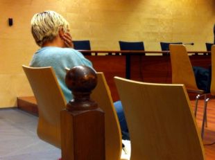 Jutjada per estafar 65.000 euros en xecs falsos a l'immobiliària on treballava