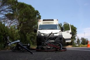 El conductor del camió que ha atropellat mortalment un ciclista anava begut i drogat