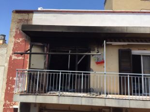 Un ferit greu per cremades i 20 evacuats en un incendi d'habitatge a Figueres