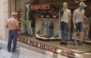 Els comerciants de Figueres inicien les rebaixes amb descomptes de fins el 50%
