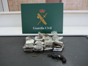 Dos detinguts a la Jonquera per intentar creuar la frontera amb armes i drogues
