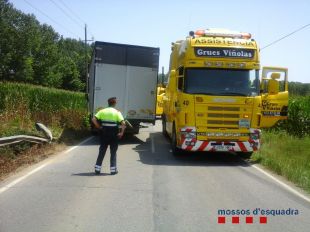 Imputen un camioner begut accidentat a Sant Jordi Desvalls