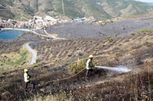 El foc que ha cremat unes 20 hectàrees a Portbou ha començat al costat d'una casa