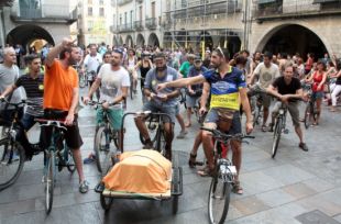 Més d'un centenar de ciclistes tornen a reclamar no ser multats a Girona