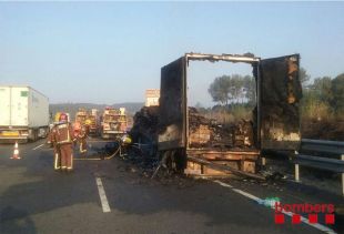S'incendia un tràiler a l'AP-7 a Sant Julià de Ramis sense causar ferits