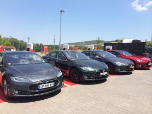 Tesla instal·la a Girona la seva primera estació de recàrrega d'Espanya