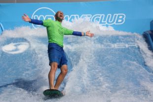 Obre portes el primer simulador d'onades de tot Catalunya a Empuriabrava