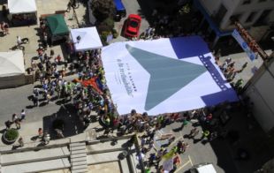 Puigcerdà forma un punter humà per obrir Via Lliure a la Sostenibilitat