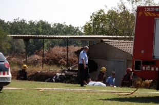 Dos morts en estavellar-se i incendiar-se un ultralleuger a Viladamat