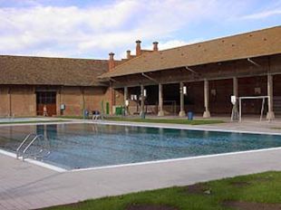 Detinguts quatre joves per robar una caixa de gelats i 400 euros de la piscina de Celrà